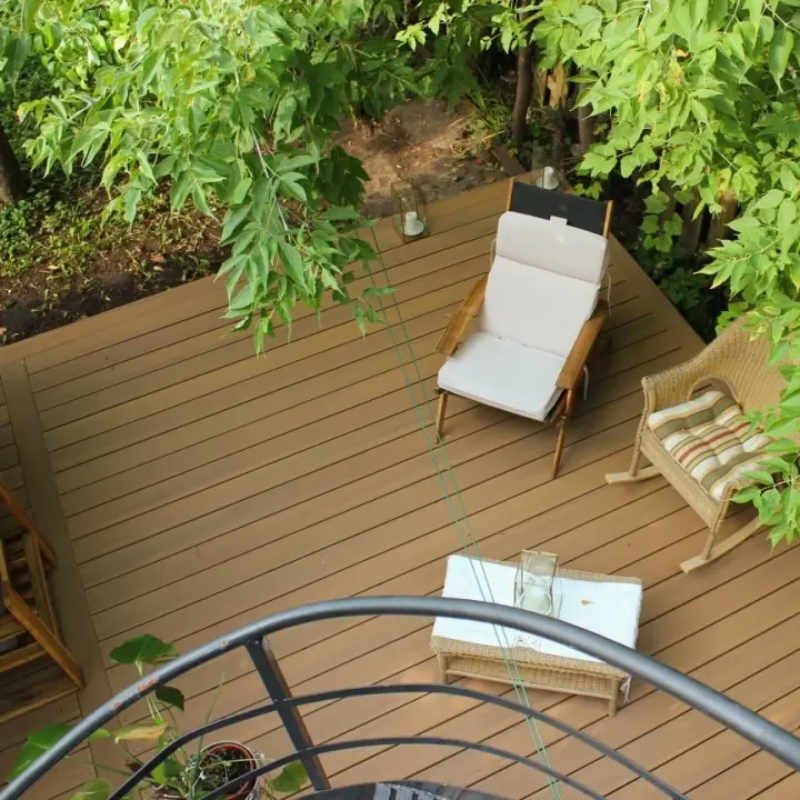 Patio composite – Mile-End, Montréal